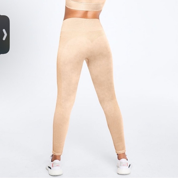 PINK Victoria's Secret SEAMLESS Classic Leggings Beach Washed color!. - Picture 2 of 9